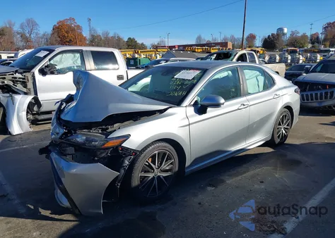 2021 Toyota Camry Se z USA, uszkodzony, nr VIN 4T1G11AK8MU402795